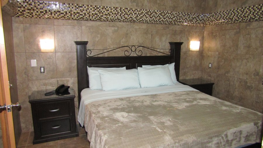 HABITACIÓN CAMA KING-SIZE