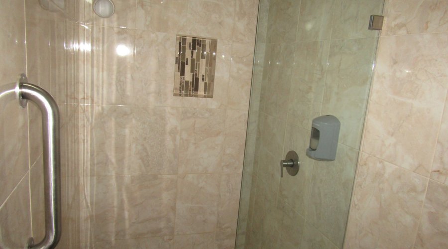BAÑO HABITACIÓN SENCILLA