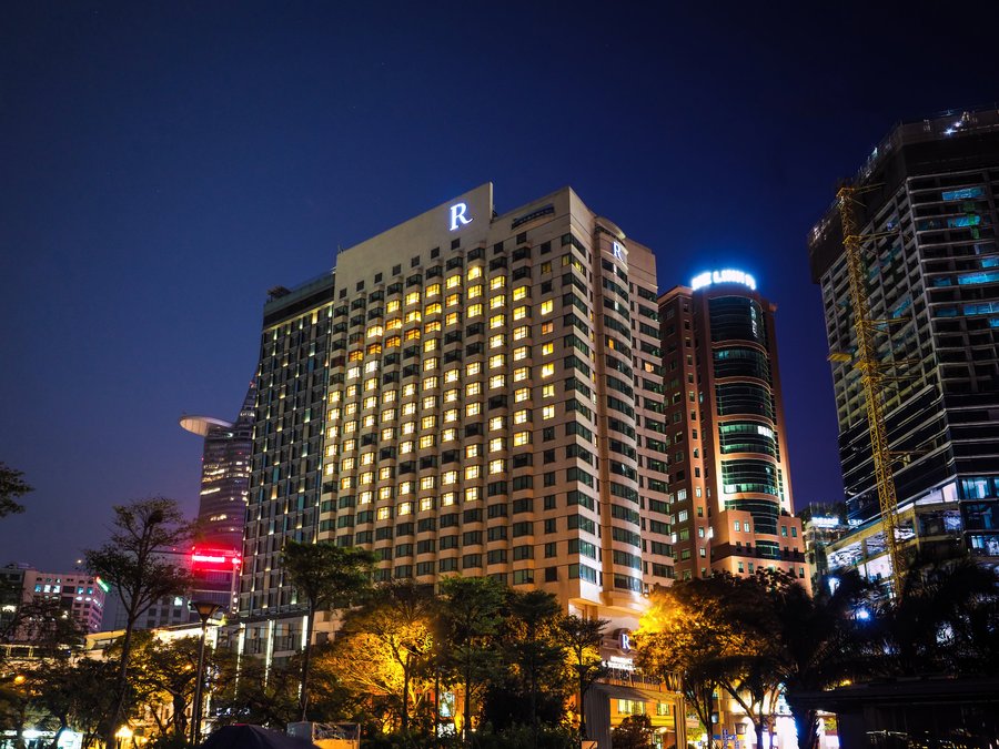 renaissance riverside hotel saigon reviews