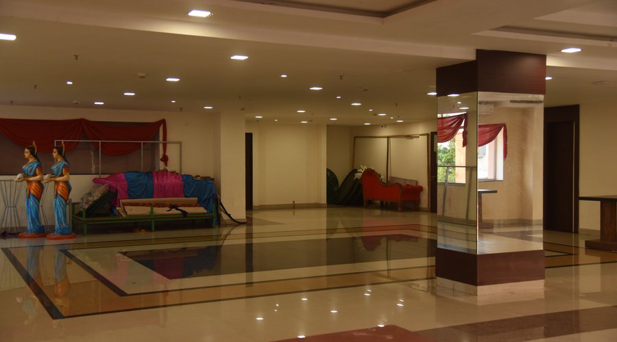 Emerald Banquet -- Spacious , Big , Clean for all your party needs.
