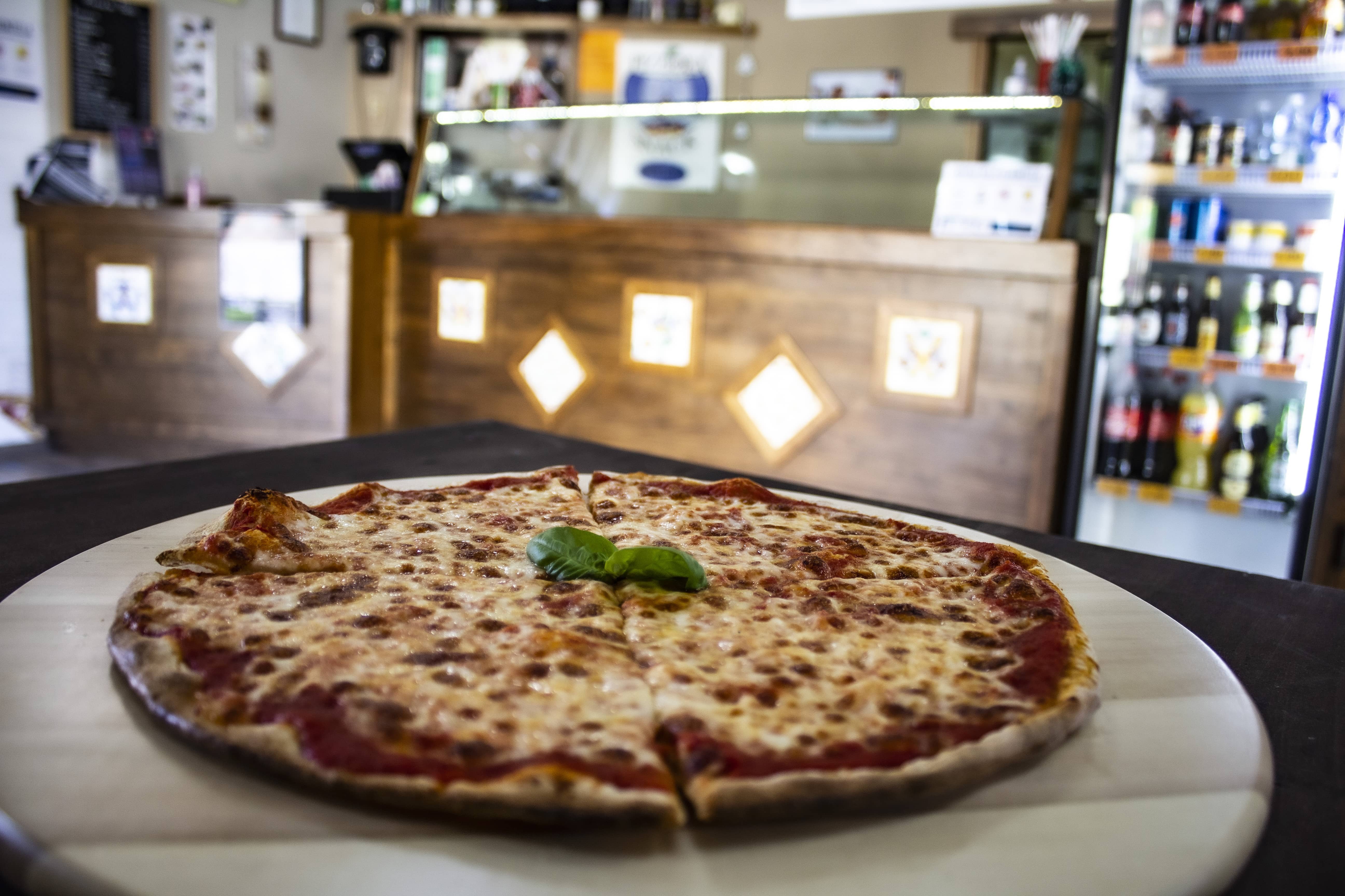 Anna's pizza discount