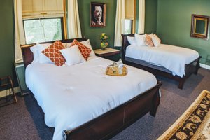 Room & Suite