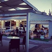 Cenare in spiaggia a Rimini...