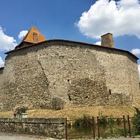Cet édifice est fermé depuis 2010, au moins, pour des problèmes de sécurité. Il est une partie essentielle du site castral, il est impossible d'imaginer le Château d'Ardelay sans cette église. Tous mes vœux vont à la réussite de la restauration de cette église, pour que la visite du château et celle des expositions qui y sont abritées, puissent être complétées par la découverte de ce monument pour le moins historique.
