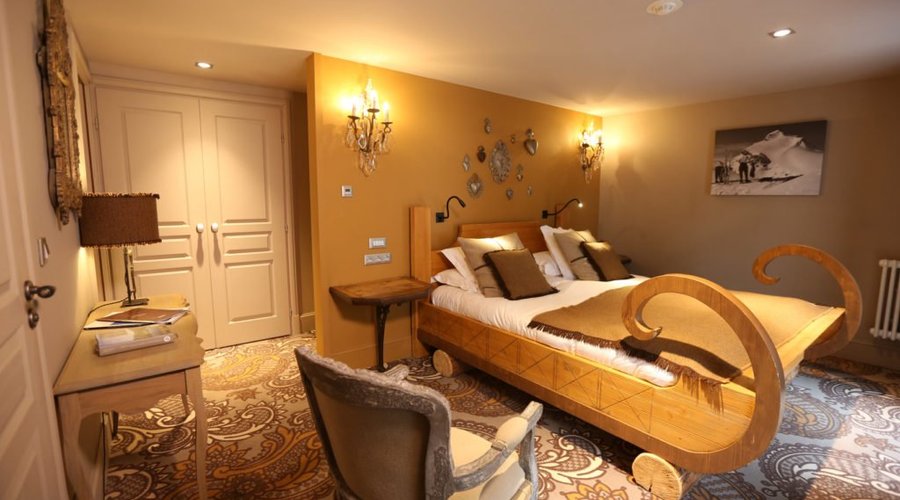 Chambre Félix avec un lit double fait sur-mesure