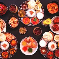 Enjoy our diverse thalis with regional dishes and mouth-watering streedfoods!