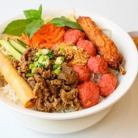 45. PHO TIME Ultimate Vermicelli XL Bowl – Grilled Meat (choice of Chicken, Beef or Pork), Spring Roll, Minced Shrimp & Meat Ball with Vermicelli