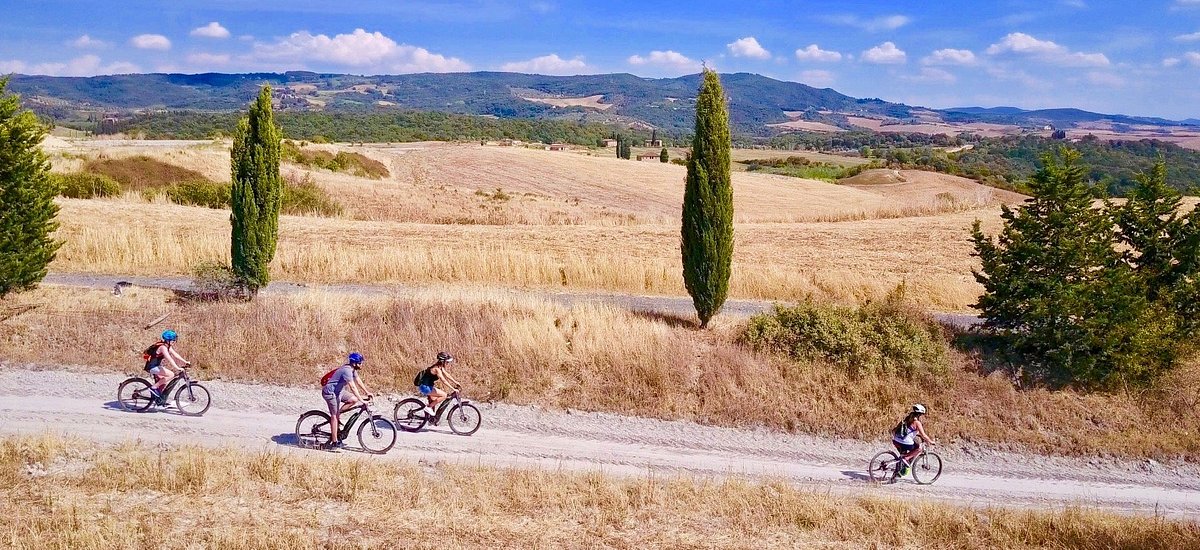 biking tuscany tour castelfalfi