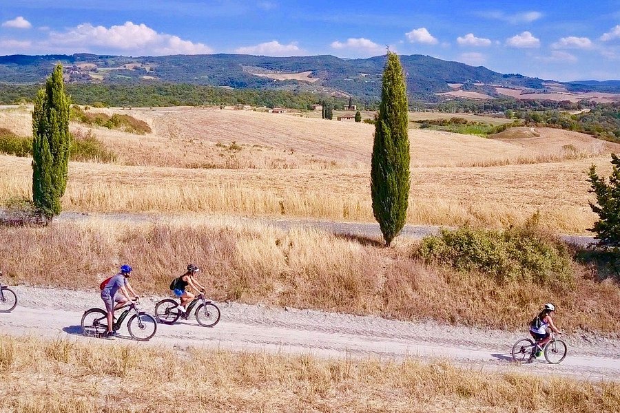 biking tuscany tour castelfalfi