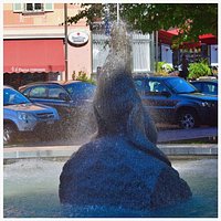 Беллинцона. Фонтан "Морской лев". Скульптор - Ремо Росси