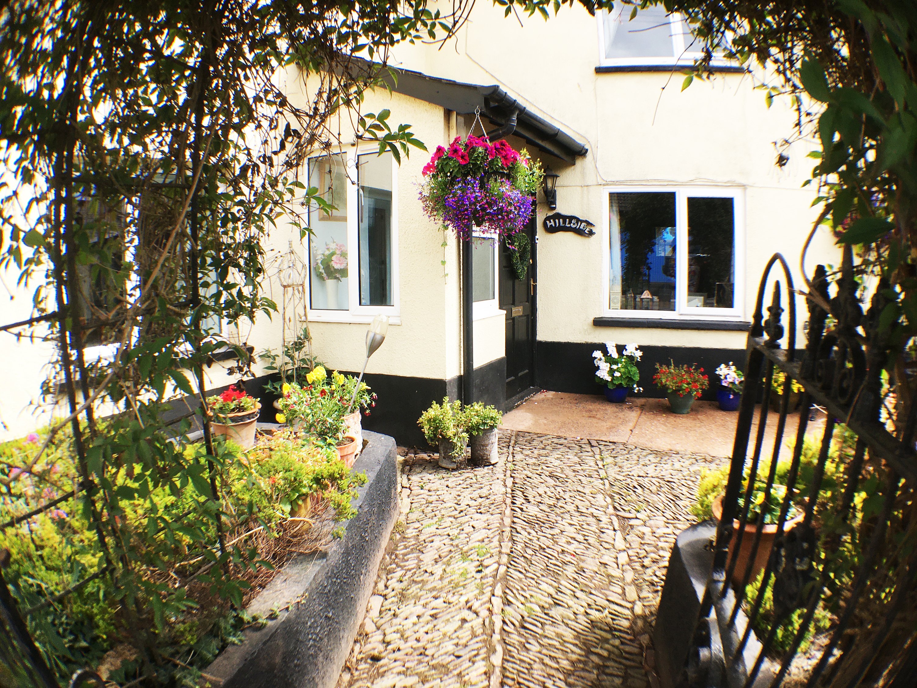 HILLSIDE BED & BREAKFAST - Prices & B&B Reviews (Sandford, England)