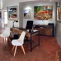 La galerie Ziminski au cœur du village de Roussillon en Provence