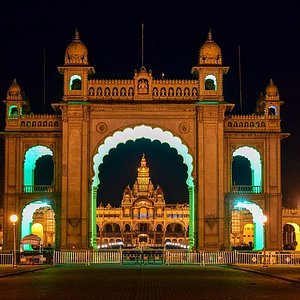 tourist guide in mysore