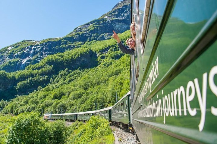 Bergen　ノルウェー　Tripadvisor　ガイド付きフロム日帰りツアー　Fjord　ソグネフィヨルド　クルーズ、フロム鉄道、ベルゲン鉄道、提供元：Guided　Tours