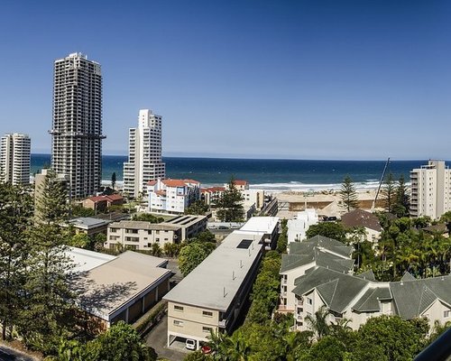 The Vibrant Surfers Paradise - Hopo