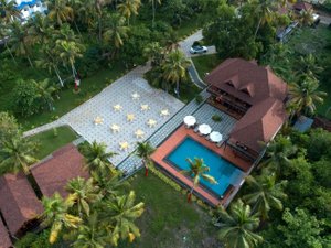 Maliekal Heritance Cherai in Vypin Island, image may contain: Pool, Water, Swimming Pool, Outdoors
