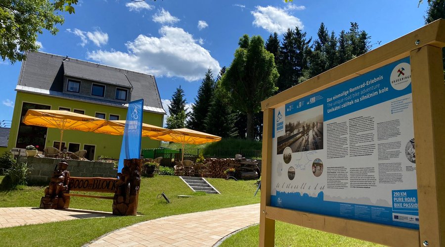 Biketreff-Erzgebirge-StonemanRoad-Blockline-Berghotel_Talblick
