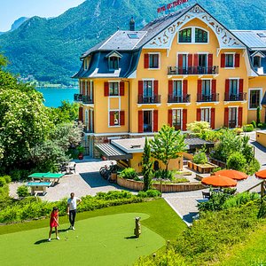 ski trip france Putting green, tennis en terre battue à proximité, vélos, restaurant, spa … Un véritable Resort sur le lac d'Annecy