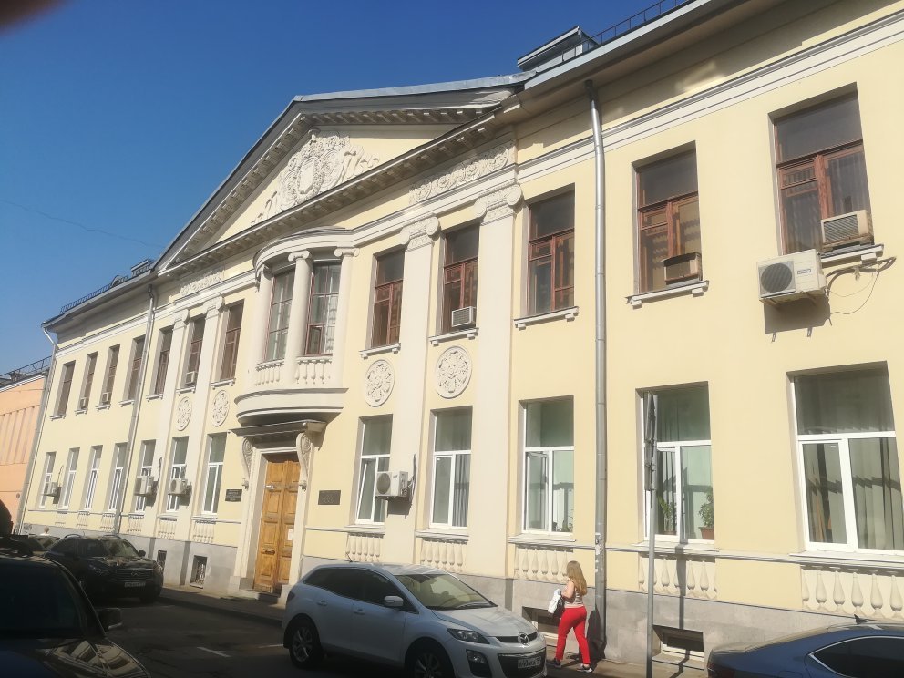 Знаменка 11/11 библиотека.