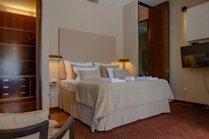 Room & Suite