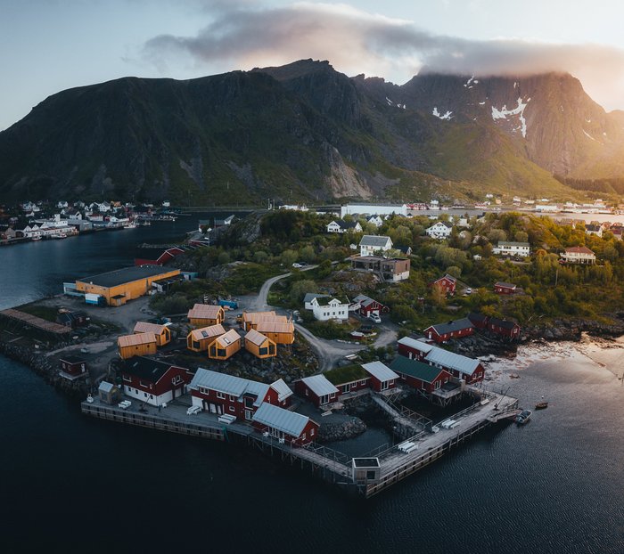 Midnight Sun in Lofoten - Best places to see — Hattvika Lodge