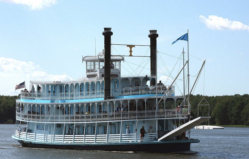 riverboat cruises in davenport iowa