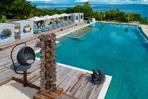Pool & Beach