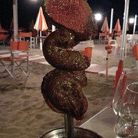 Bella serata buona la carne simpatico il cameriere giovane ricciolino...bel.bagno.pulito e molto educati e simpatici prima volta....ritorne