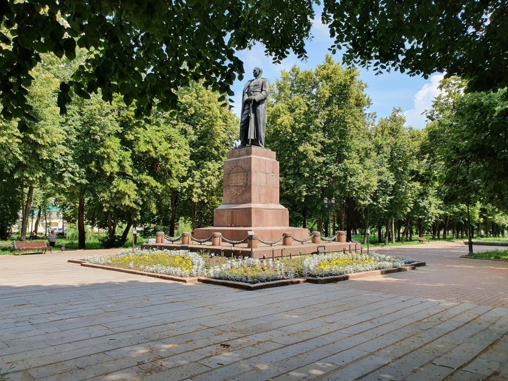 Скверы орла. Парк Гуртьева Орел. Гуртьев памятник в Орле. Г. Орел, сквер Гуртьева. Сквер Гуртьев город Орел.