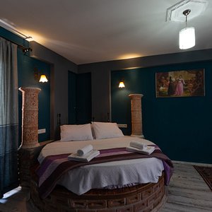 deluxe room with round bed