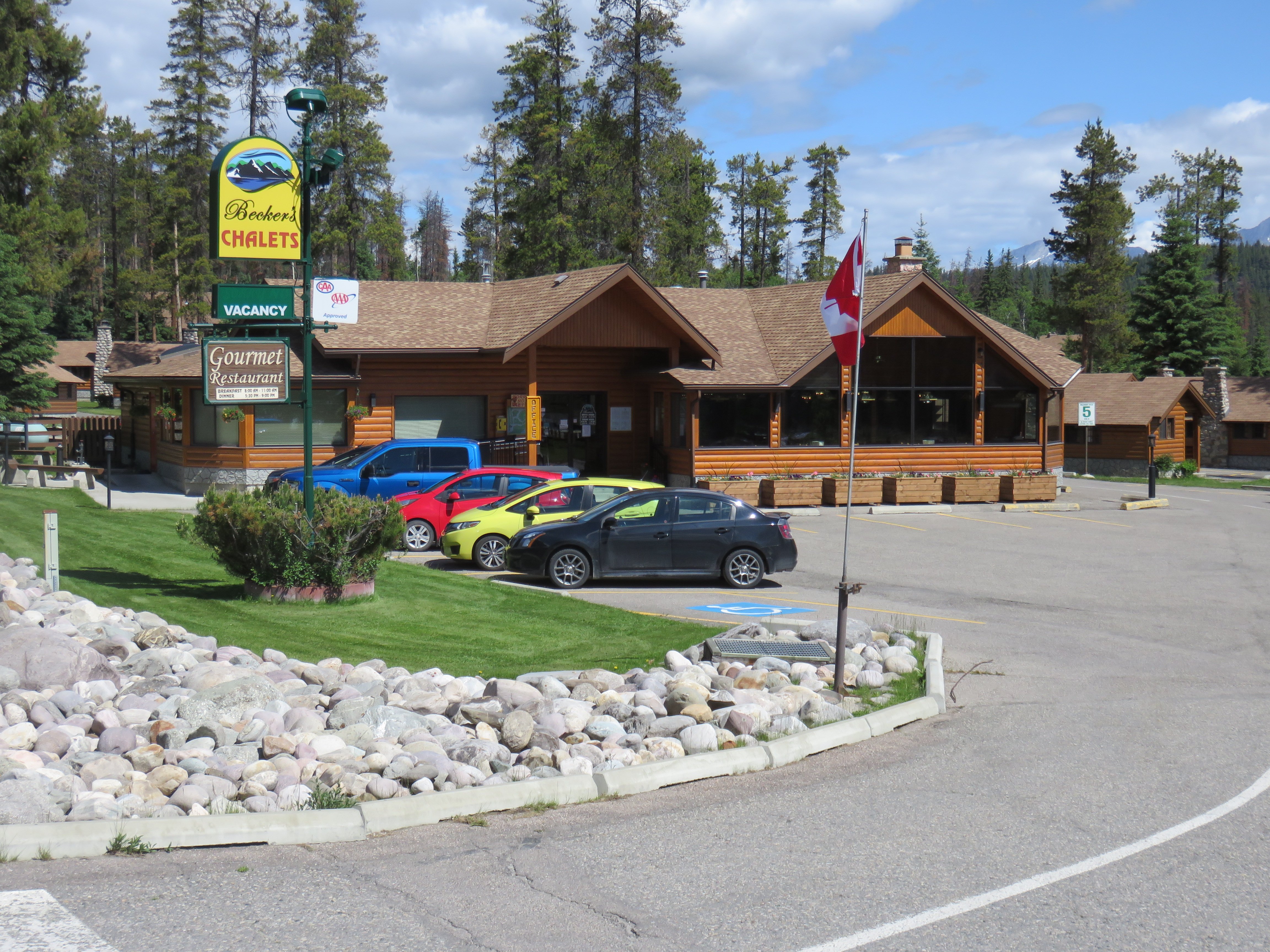 BECKER'S CHALETS - Prices & Hotel Reviews (Jasper National Park ...