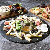 Le Métropolitain: Cave à vins et à Manger
Produits de qualité, d'AOP et gourmands!