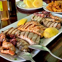 Wir waren zum zweiten Mal im A Varina. Ich kann es wirklich sehr empfehlen. Sehr leckeres Essen und super freundliches und aufmerksames Personal.