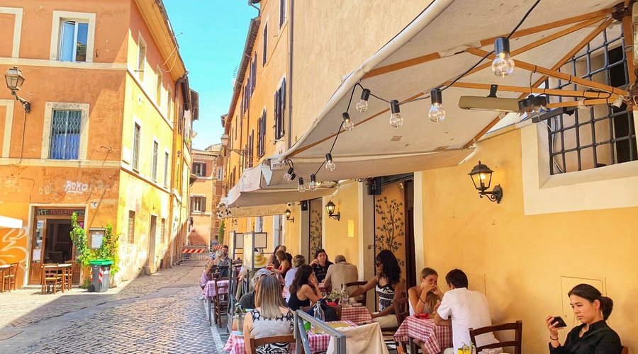 Discover this piece of paradise in the heart of Trastevere, very close to Piazza di Santa Maria in Trastevere. Here, where quality and tradition meet, enjoy a taste of authentic Roman cuisine away from the chaos of the center of Rome.


Scopri questo angolo di paradiso nel cuore di Trastevere, a pochi passi da Piazza di Santa Maria in Trastevere.
Qui, dove qualità e tradizione si incontrano, goditi un assaggio di autentica cucina romana lontano dal caos del centro di Roma
