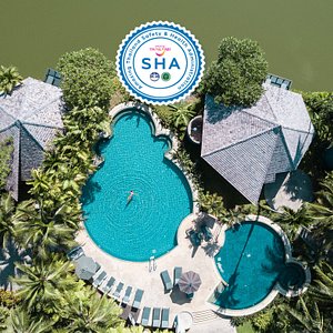 Resort w SHA logo