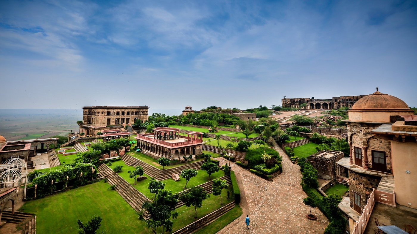 NEEMRANA'S TIJARA FORT PALACE - UPDATED 2024 Hotel Reviews & Price ...