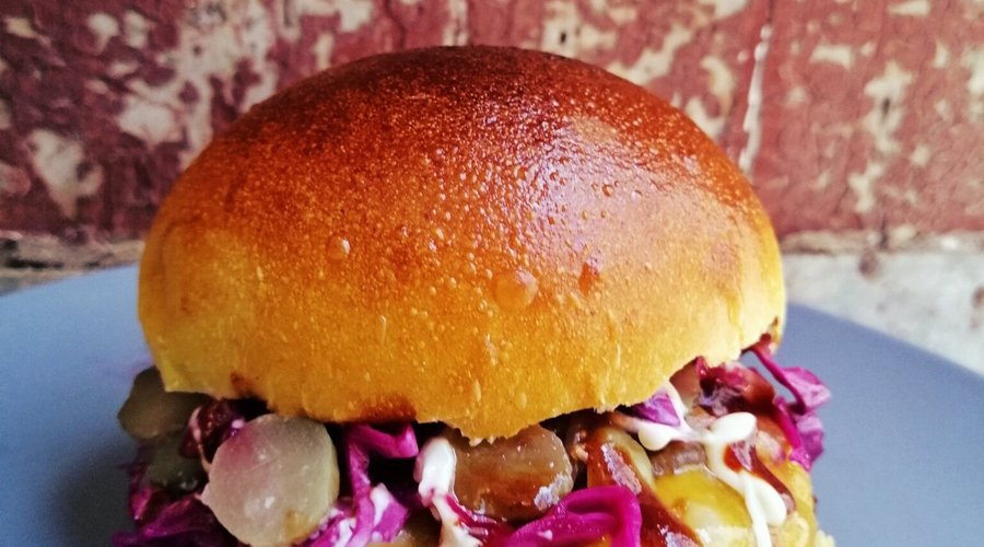Hamburguer Aretsanal c/ 180 Gr Carne Novilho, Pickles, 2 Queijos