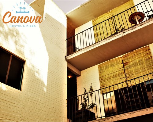 Canova Hostel & Pizza image