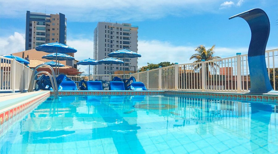 Piscina com vista para a praia