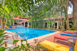 Piscina y playa