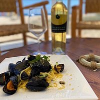 Tagliolini freschi con cozze e zucchine insaporite con lime