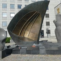 Statyn ''Vindarnas Grotta'' i Västerås