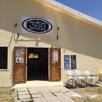 Consiglio vivamente questo locale andateci perché fa dei panini veramente buoni e usa solo prodotti sardi ,ottimo anche il caffè e gli aperitivi cordialità e simpatia provate sono sicuro che non vi pentirete ..!!