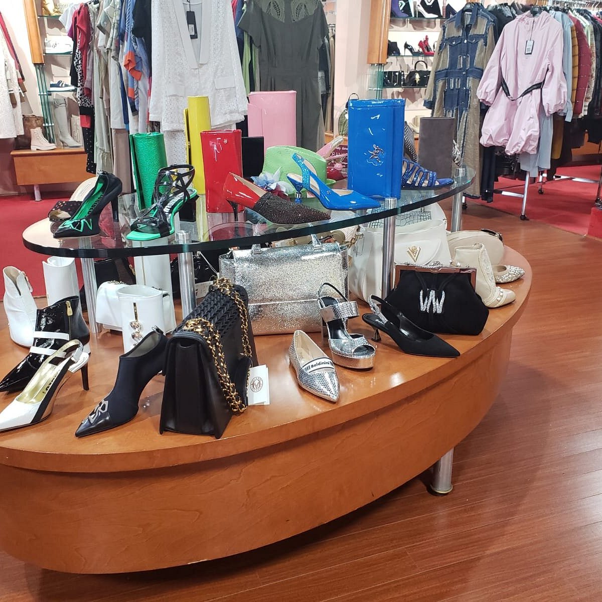 Rina's Boutique : Italian Designer Shoes