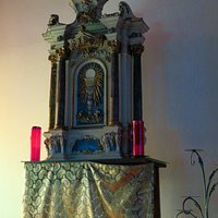 Il tabernacolo ligneo settecentesco che si può trovare nella cappella posta sopra all'entrata, con accesso dalla balconata
