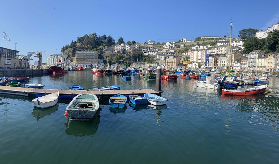 Foto del Puerto de Luarca desde la ventana del Hotel.