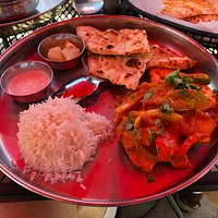Chicken Tikka with rice and naan