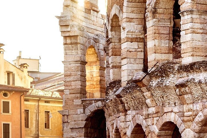 Tour to discover the Unique History of Verona, the City of Art