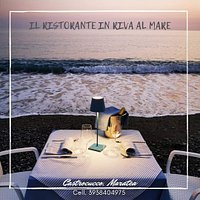 Solo l'Approdo due è ristorante in riva al mare. Non è un fotomontaggio.