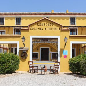 Entrada del Hotel Entreviñas, en Finca el Renegado